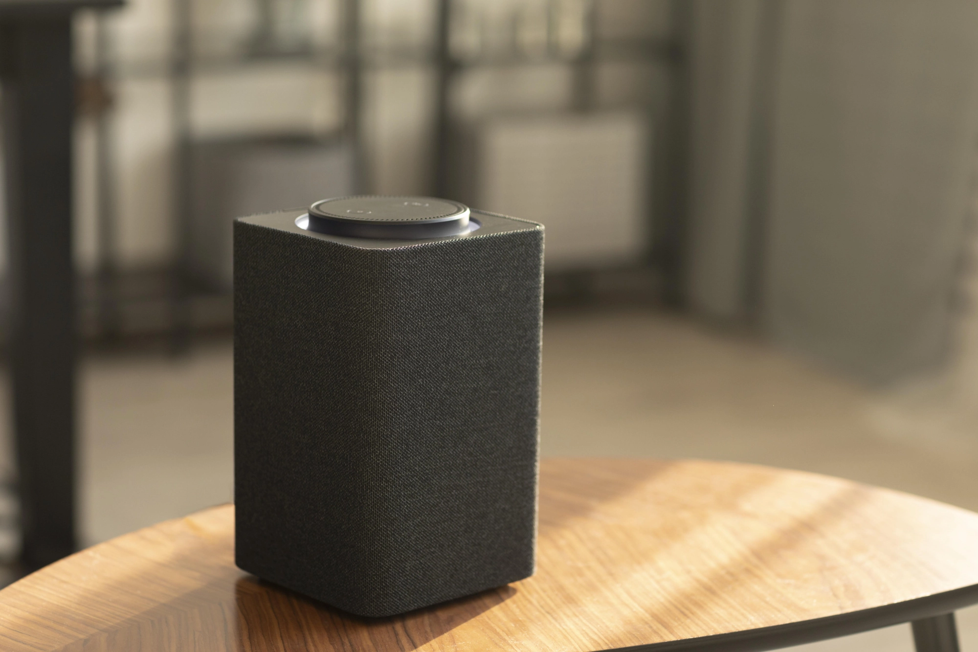 composition-smart-speaker-table.jpg